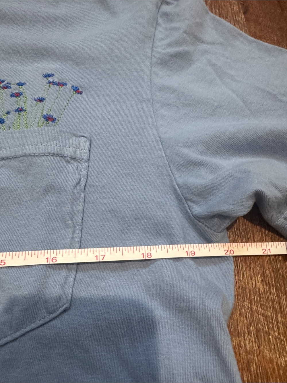Embroidered pocket tee - Picture 3 of 6